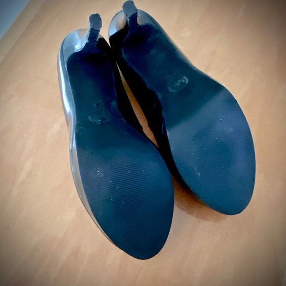 Michael Kors "Ilona" Black Patent Platform Pumps - Like New! - Picture 6 of 8